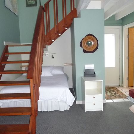 Fred Tibbs Ocean Front Condos Тофино Экстерьер фото
