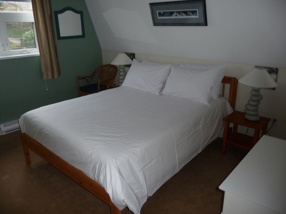Fred Tibbs Ocean Front Condos Тофино Экстерьер фото
