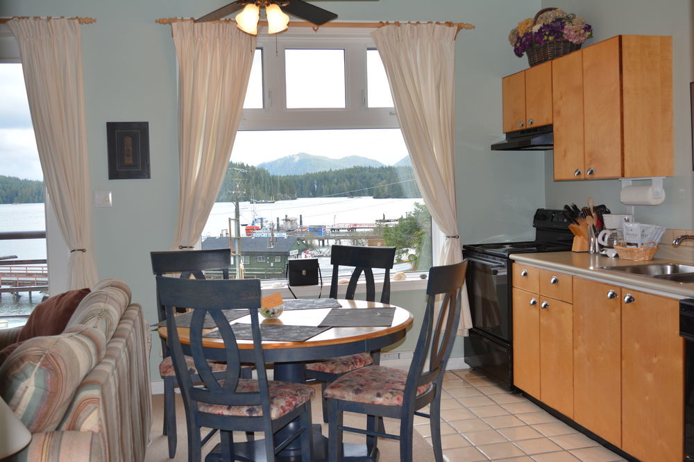 Fred Tibbs Ocean Front Condos Тофино Экстерьер фото