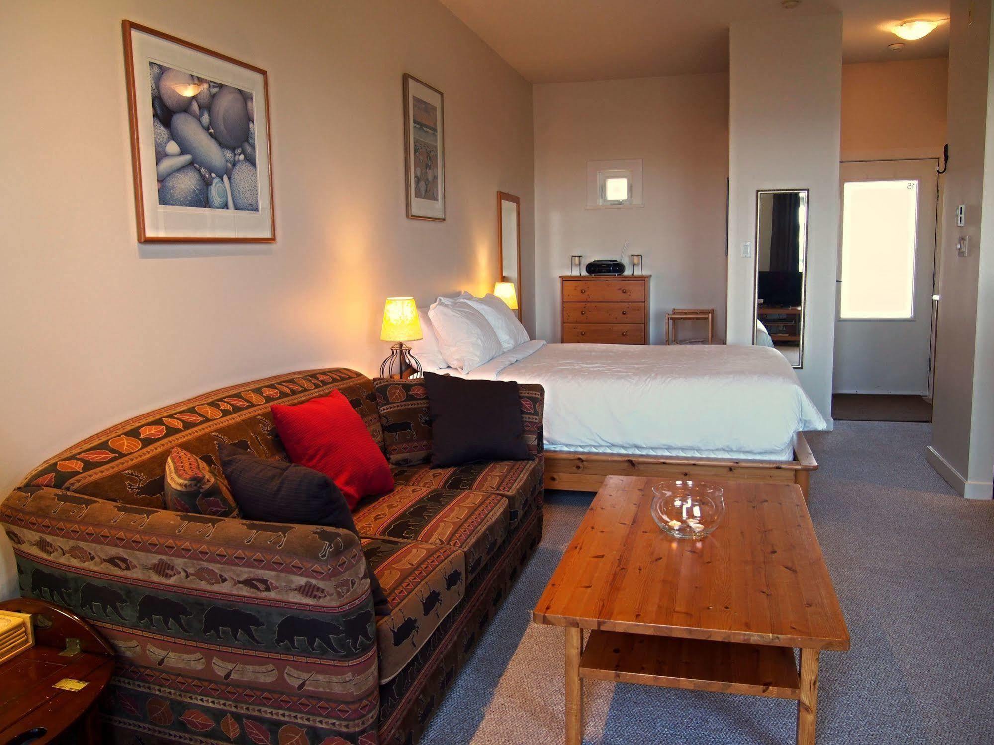Fred Tibbs Ocean Front Condos Тофино Экстерьер фото