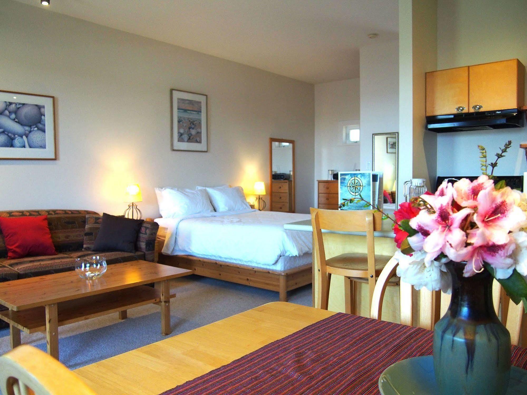 Fred Tibbs Ocean Front Condos Тофино Экстерьер фото